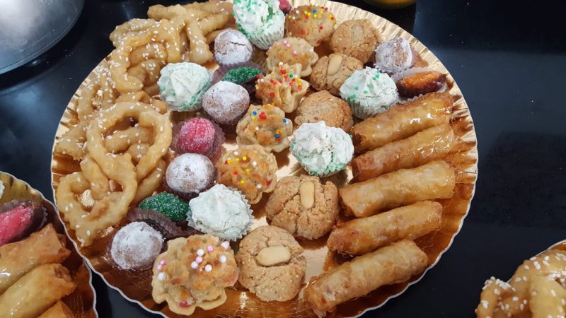 מגש עוגיות לחינה של רותם : סיגרים, שבקיות, מספנים ופינוקים
